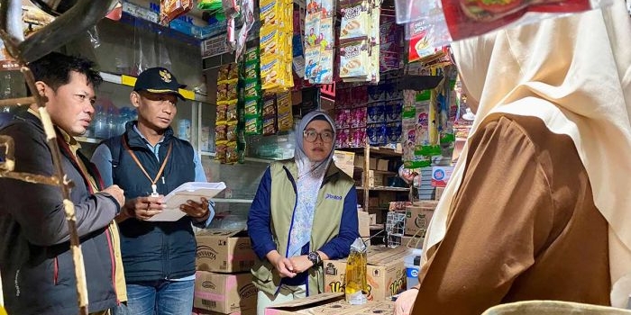 sidak-pasar-pahing-bulog-kediri-sebut-harga-bahan-pokok-stabil