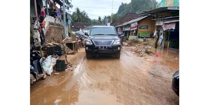 Lokasi pasar Arjosari yang saat ini masih dipenuhi genangan lumpur. foto: ist