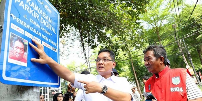 pemkot-surabaya-percepat-transformasi-parkir-digital