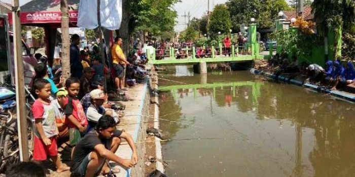Kegiatan mancing mania digelar pada hari Minggu (14/10/2018) pukul 07.30 wib.