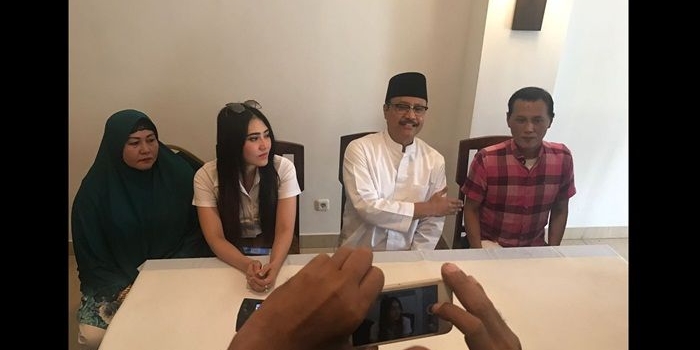 Via ketika ngobrol bareng jurnalis, Senin (22/1). Foto: IST