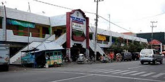 SUDAH TUA – Pasar Wage Tulungagung yang bakal direvitalisasi tahun ini. foto diambil Kamis (8/1/2015). foto: ferry wahyudi/BangsaOnline