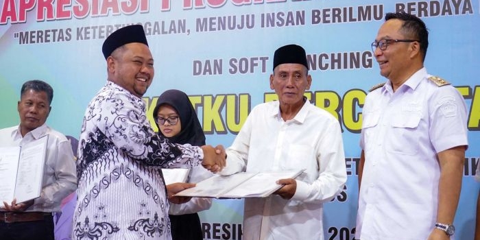 pemkab-gresik-siapkan-beasiswa-kuliah-untuk-lulusan-program-jaketku