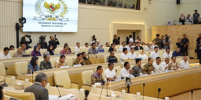 bahas-penyelesaian-sengketa-di-surabaya-dengan-dpr-kementerian-atr-bpn-pastikan-objektif