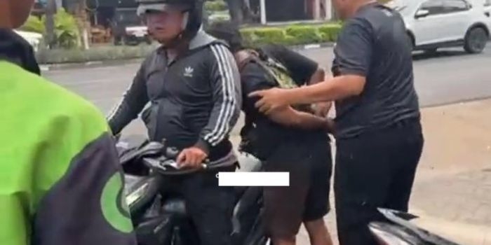 jambret-hp-di-surabaya-kucing-kucingan-dengan-warga-saat-hendak-ditangkap-polsek-gubeng