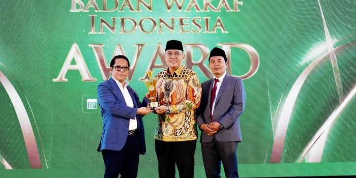 percepatan-sertifikasi-tanah-wakaf-kementerian-atrbpn-sabet-penghargaan-dari-bwi