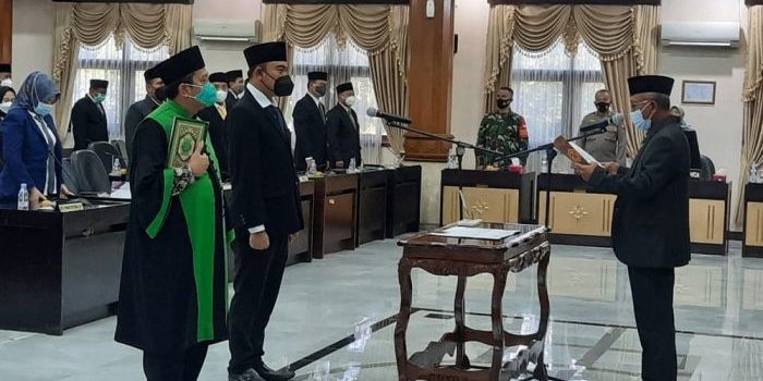 DPRD Kabupaten Tuban saat melantik Imam Sutiono sebagai Wakil Ketua DPRD