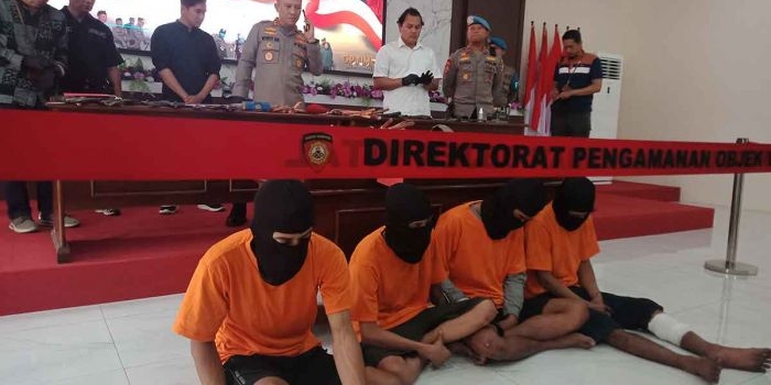 Komplotan pencurian kabel milik PLN berhasil diringkus oleh Polres Mojokerto Kota.