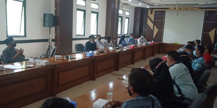 Komisi IV DPRD Kabupaten Pasuruan saat audiensi bersama FSPMI.