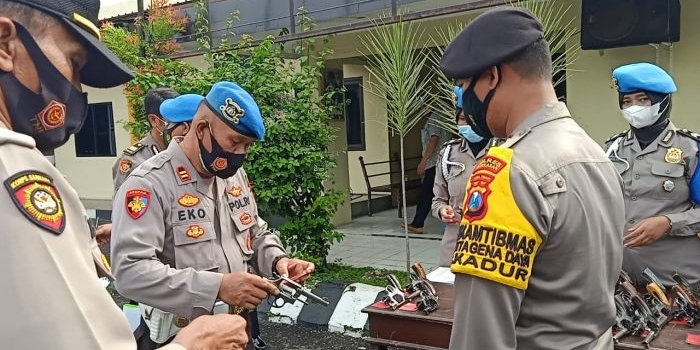 Pemeriksaan senjata api (senpi) milik personel Polres Pamekasan dan polsek jajaran. 