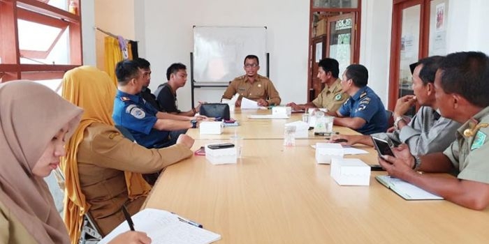 Saat rapat kordinasi terkait reklamasi Pantai Tlanakan di DLH Pamekasan.