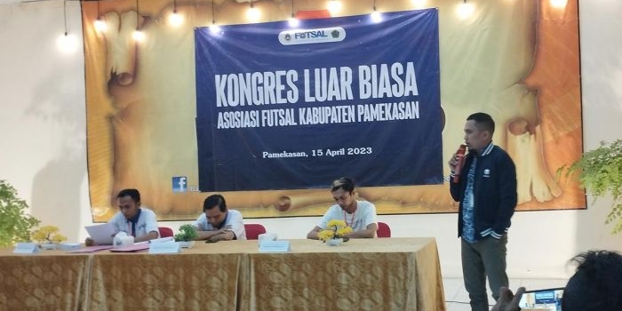 Ketua Umum Asosiasi Futsal Kabupaten Pamekasan Ach Kusairi saat memberikan pidato usai terpilih dalam KLB.