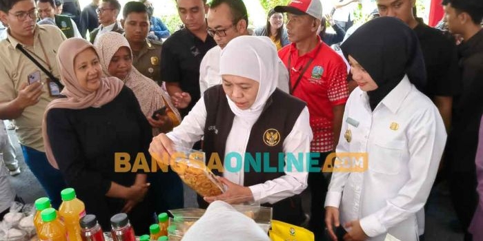 didampingi-wali-kota-kediri-gubernur-khofifah-tinjau-pelaksanaan-pasar-murah