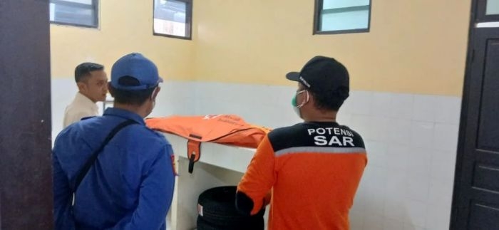 Jenazah nelayan asal Mandangin saat berada di RSUD Sampang
