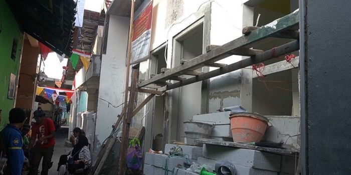 Rumah layak huni yang dibangun Dhibra Shiddiqiyyah Surabaya di Jl. Jetis Kulon, Kecamatan Wonokromo. Foto: EMWIN/ BANGSAONLINE