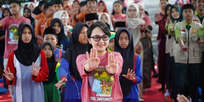 ketua-tp-pkk-kabupaten-kediri-gaungkan-cerdas-bermedia-digital-di-peringatan-hari-anak-nasional-2025