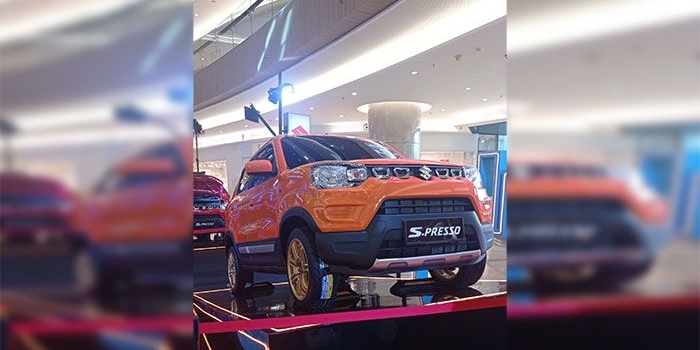 Suzuki S-Presso yang dipamerkan di Pakuwon Mall Surabaya.