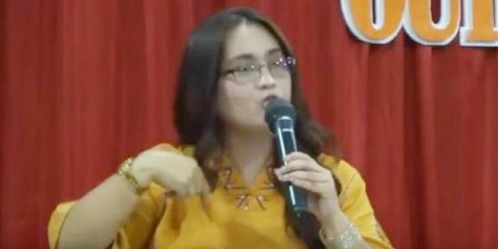 Pendeta Ruth Ewin bikin geger lantaran mengaku sebagai cucu Kiai Tebuireng. foto: youtube