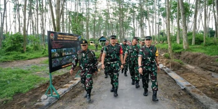 wasev-mabesad-nilai-pelaksanaan-tmmd-ke-127-di-puncu-kediri-berjalan-sesuai-rencana