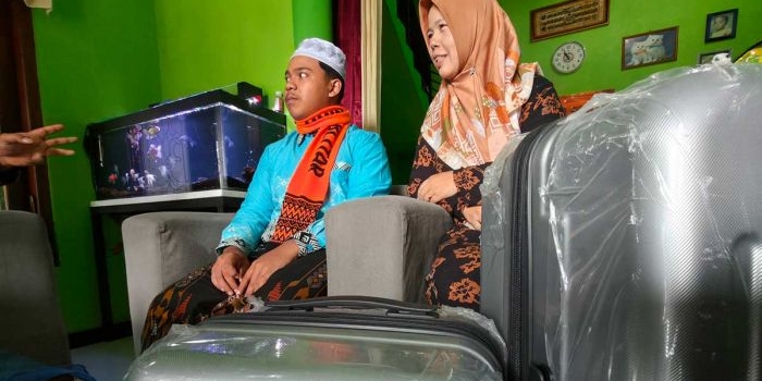 Muhamad Hasby Huda, pemuda 18 tahun asal Desa Kuningan, Kecamatan Kanigoro, Kabupaten Blitar, menjadi salah satu calon jamaah haji termuda tahun ini.