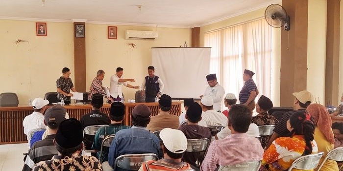 Para pedang Pasar Tanah Merah audiensi di Aula Disdag Kabupaten Bangkalan, Kamis (28/7/2022).