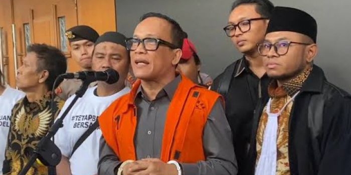 Immanuel Ebenezer saat menyampaikan konfrensi pers kepada para wartawan usai sidang di Pengadilan Tipikor Jakarta, Kamis (4/6/2026). Foto: pronews