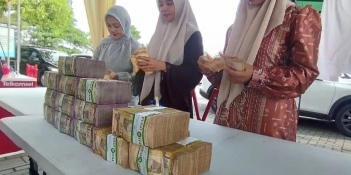 penukaran-uang-riyal-di-lamongan-diserbu-cjh-pecahan-kecil-paling-diminati
