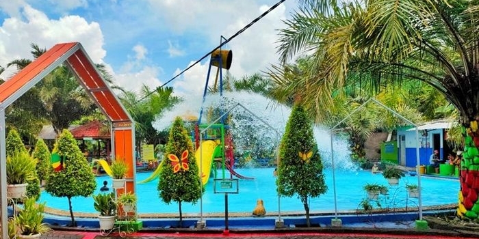 Wana Wisata Pemandian Waterpark Cluring Banyuwangi.