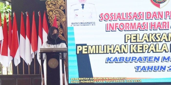 Bupati Mojokerto Ikfina Fahmawati ketika menyosialisasikan Pilkades Serentak yang akan digelar pada tanggal 14 September 2022 mendatang.