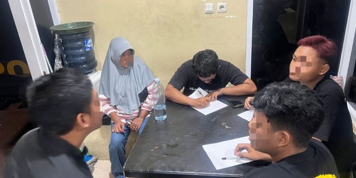 polres-gresik-amankan-puluhan-remaja-konvoi-sotr-di-kebomas-3-orang-kedapatan-konsumsi-miras