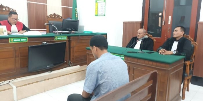 Terdakwa tertunduk lesu usai mendengar vonis yang dibacakan ketua Majelis Hakim