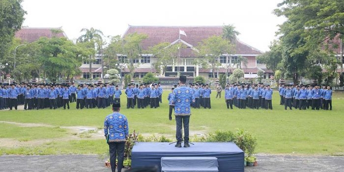 pimpin-upacara-tujuh-belasan-ini-pesan-pj-bupati-pamekasan-kepada-seluruh-asn