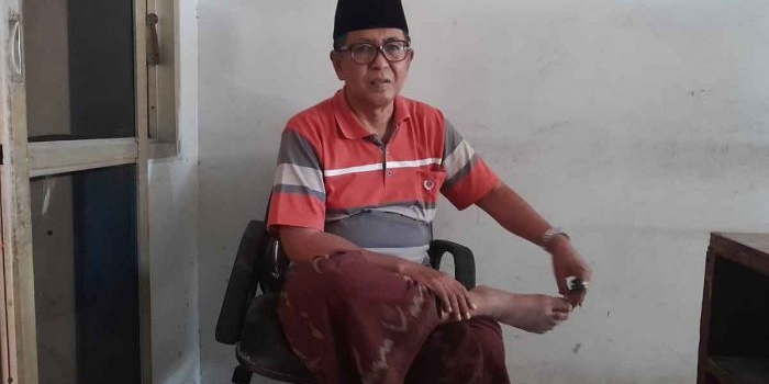 kenakan-sarung-di-hari-jumat-anggota-dprd-situbondo-ini-dorong-regulasi-pakaian-dinas-kesantrian