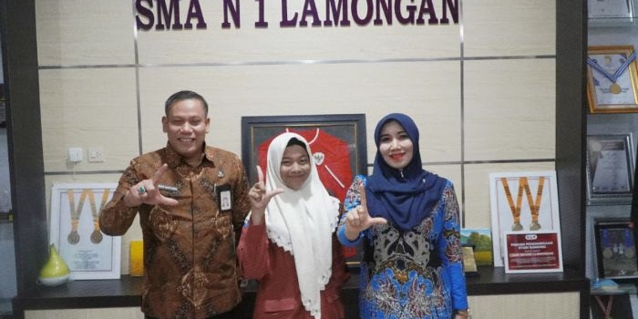 anggota-dpd-ri-asal-jatim-ning-lia-apresiasi-dinas-pendidikan-jatim-gelar-sma-award-2025