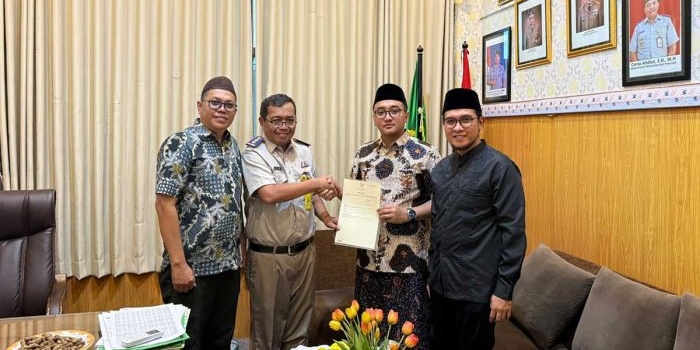 kantah-kota-pasuruan-serahkan-sertifikat-tanah-wakaf-ke-pcnu