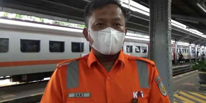 Manajer Hukum dan Humas PT KAI Daop 9 Jember, Azhar Zaki Assjari, saat ditemui di Stasiun Jember.