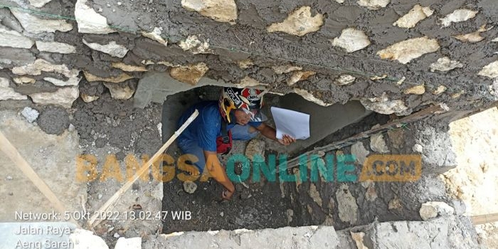 Salah satu item yang diduga tidak dikerjakan oleh kontraktor pelaksana proyek JLS Sampang. Foto: Dok. LSM Lasbandra/BANGSAONLINE