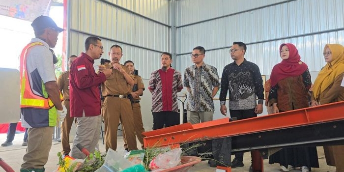 libatkan-masyarakat-sekitar-perusahaan-pt-sbi-mulai-operasionalkan-tpst-berkapasitas-5-ton-per-hari