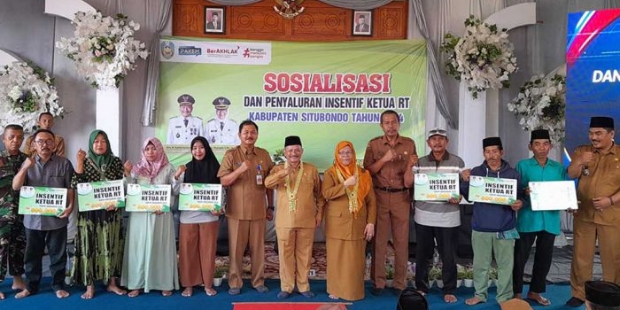 bupati-situbondo-salurkan-insentif-untuk-128-ketua-rt-se-mlandingan-tahun-depan-giliran-ketua-rw