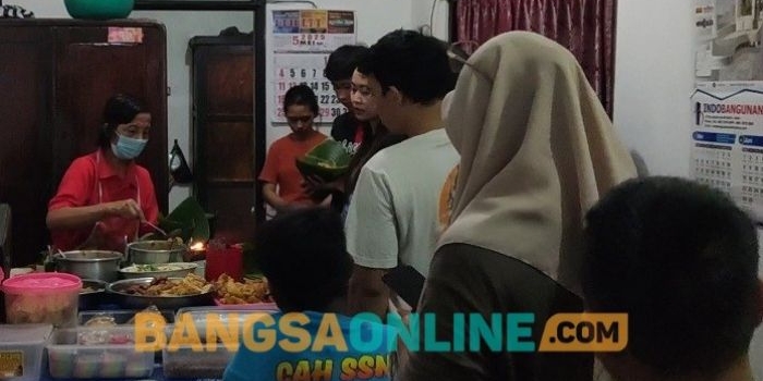 rekomendasi-kuliner-kota-kediri-pecel-pincuk-robiyah-murah-meriah-bercita-rasa-otentik-legendaris