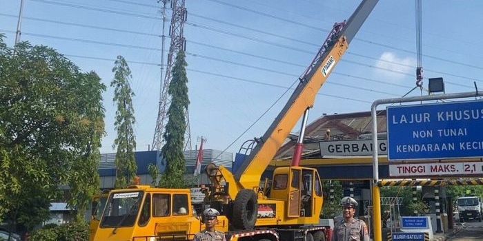 kasus-truk-tabrak-pintu-tol-di-surabaya-belum-ada-kesepekatan-ganti-rugi-kerusakan-ke-jasa-marga