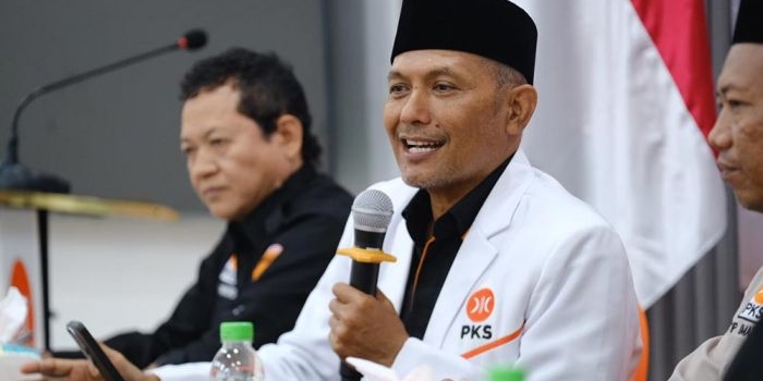 pks-jatim-beri-beasiswa-kader-partai-jadi-advokat-komitmen-beri-bantuan-hukum-gratis