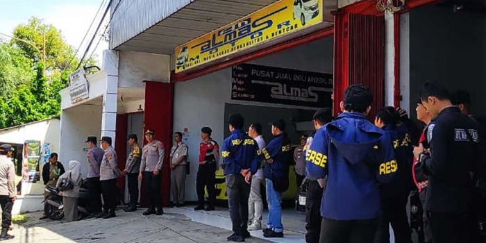 konstatering-showroom-almas-motor-tuban-dikawal-ketat