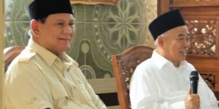 Kiai Asep saat bersama Presiden Prabowo.