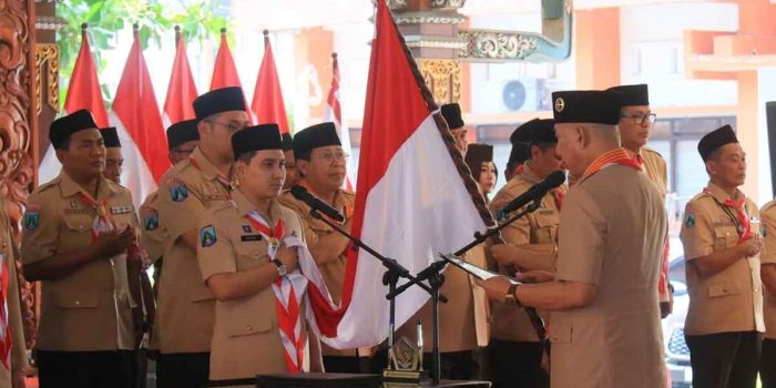 Bupati Mojokerto, Muhammad Al Barra, saat dilantik sebagai Ketua Mabicab atau Majelis Pembimbing Cabang Gerakan Pramuka periode 2025-2030.
