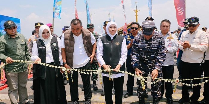 gubernur-khofifah-lepas-3-000-pemudik-kapal-laut-di-pelabuhan-jangkar-menuju-raas-dan-sapudi