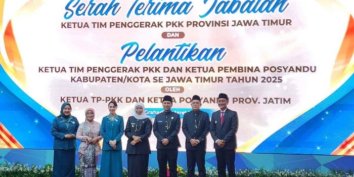 Gubernur Khofifah saat menghadiri pelantikan TP PKK dari 36 kabupaten/kota.
