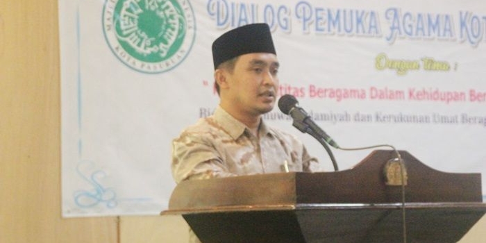 Wawali Mas Adi saat membuka dialog pemuka agama yang digelar MUI melalui FKUB Kota Pasuruan, Kamis (16/12/21).