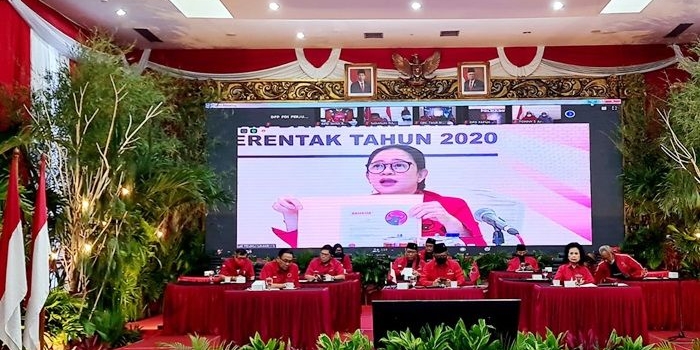 Ketua DPP PDIP Bidang Politik, Puan Maharani mengumumkan rekom pasangan calon gelombang IV. Dalam kesempatan itu, pengumuman untuk Kota Surabaya kembali diundur. foto: istimewa