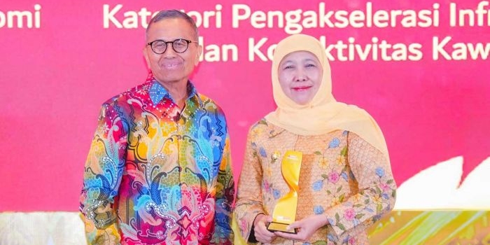 gubernur-khofifah-raih-2-penghargaan-top-regional-leader-2026